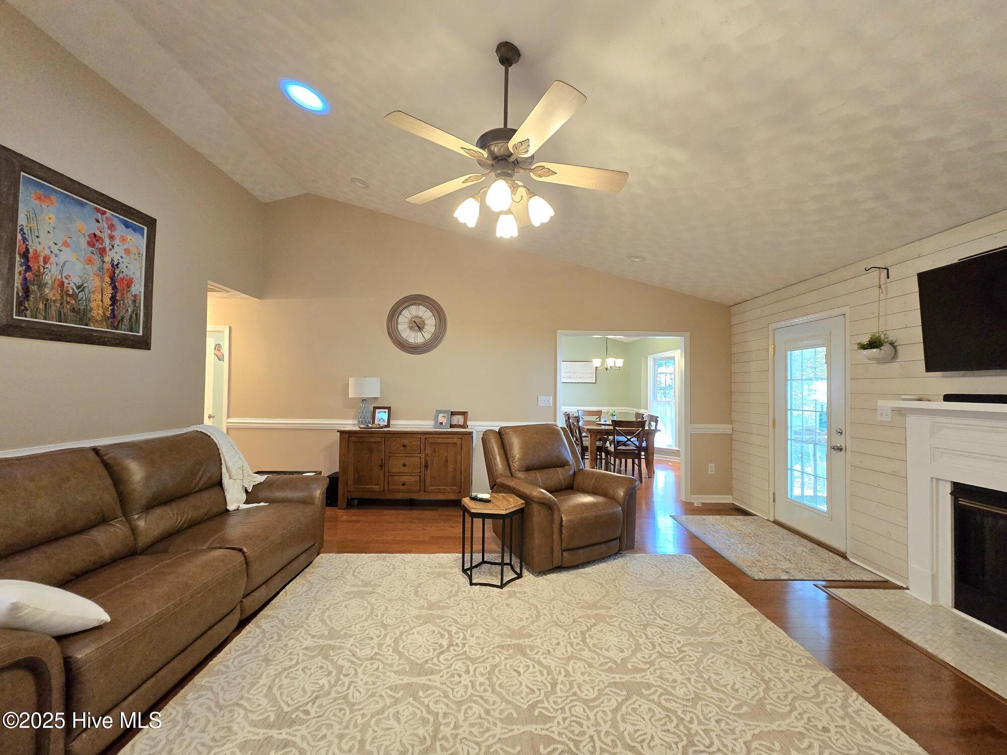 157 White Oak Bluff Road Stella, NC 28582 - Photo 8 of 61 1 (35)