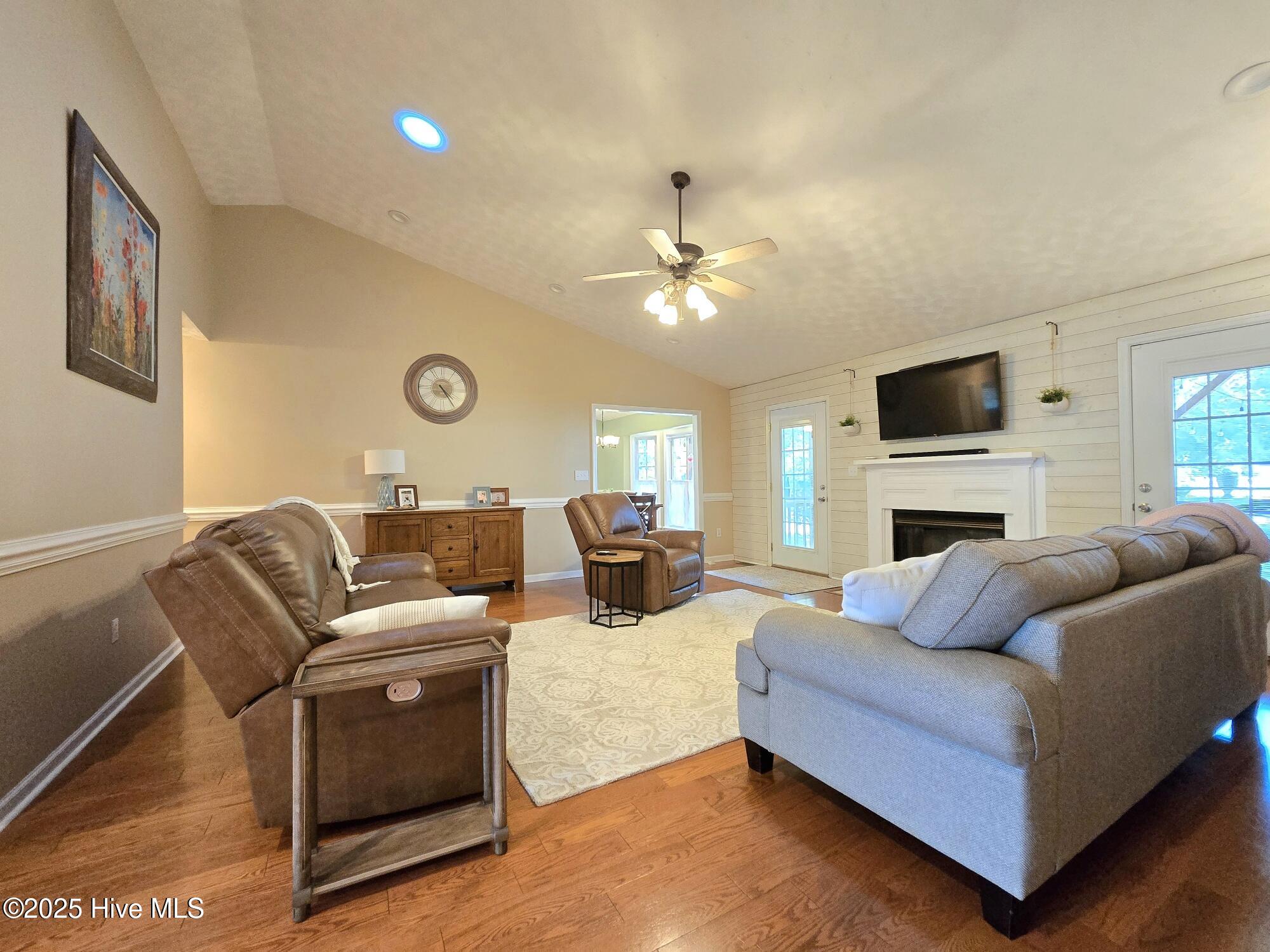 157 White Oak Bluff Road Stella, NC 28582 - Photo 9 of 61 1 (34)