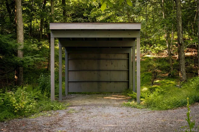 a view of a pathway both side of yard