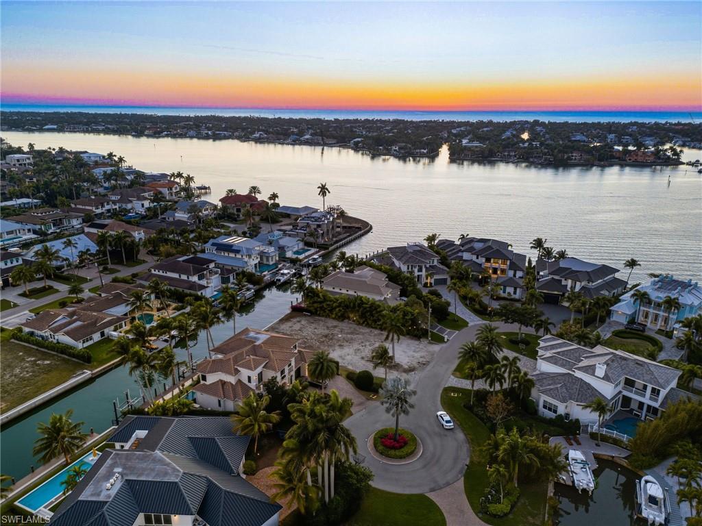 1670 Dolphin Court Naples, FL 34102 - Photo 17 of 30