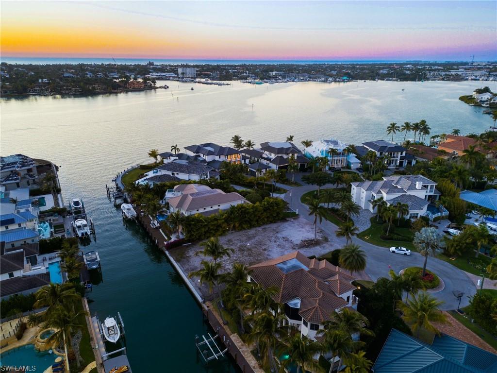 1670 Dolphin Court Naples, FL 34102 - Photo 25 of 30