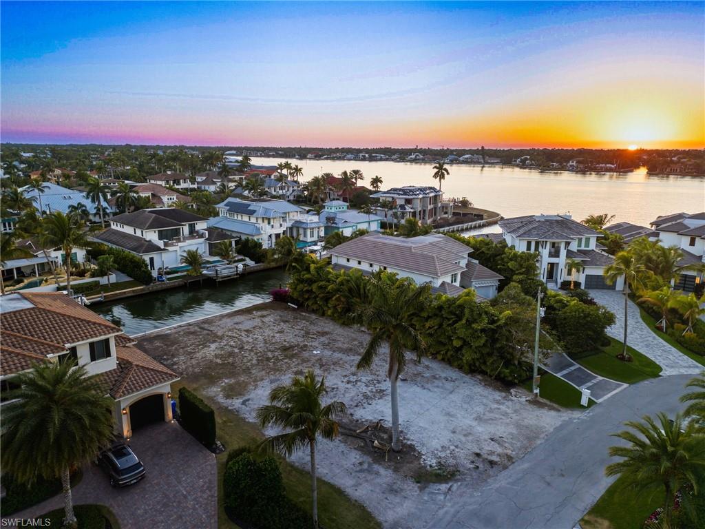 1670 Dolphin Court Naples, FL 34102 - Photo 5 of 30