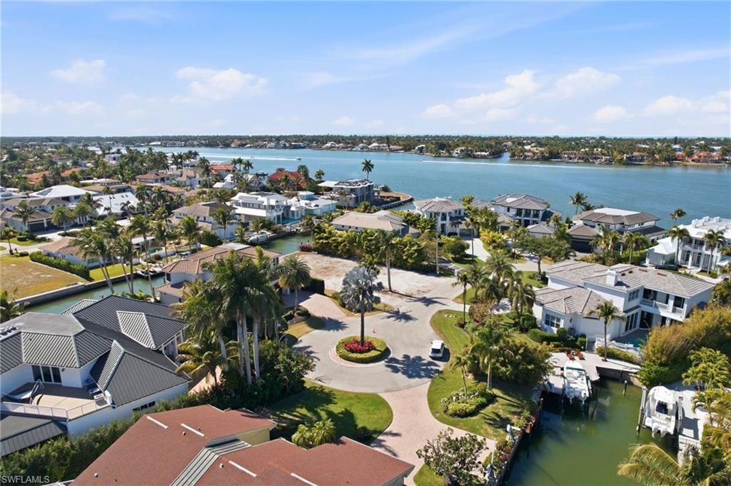 1670 Dolphin Court Naples, FL 34102 - Photo 6 of 30