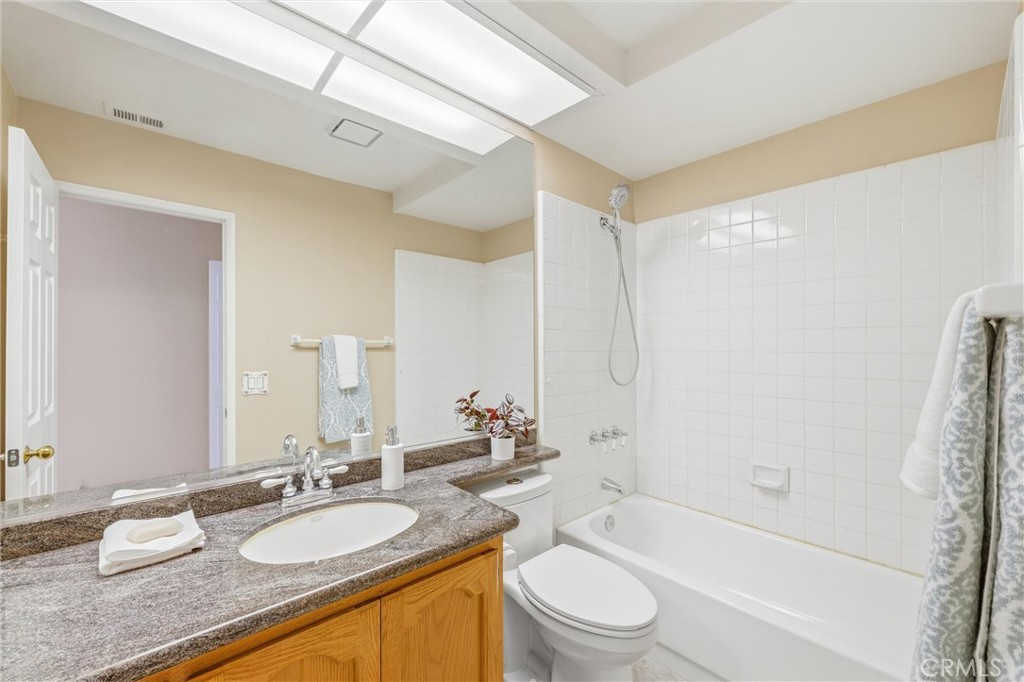 2000 Citrus Wood Lane Riverside, CA 92503 - Photo 20 of 23 Upstairs Bathroom