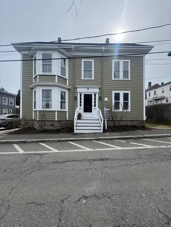 $2,750 | 9 Darling Street, Unit 1, Marblehead, MA 01945