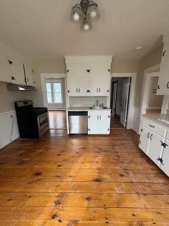 $2,750 | 9 Darling Street, Unit 1, Marblehead, MA 01945