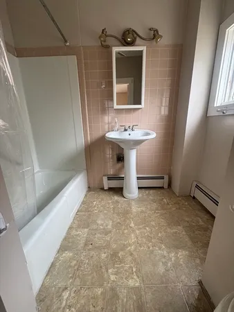 $2,750 | 9 Darling Street, Unit 1, Marblehead, MA 01945