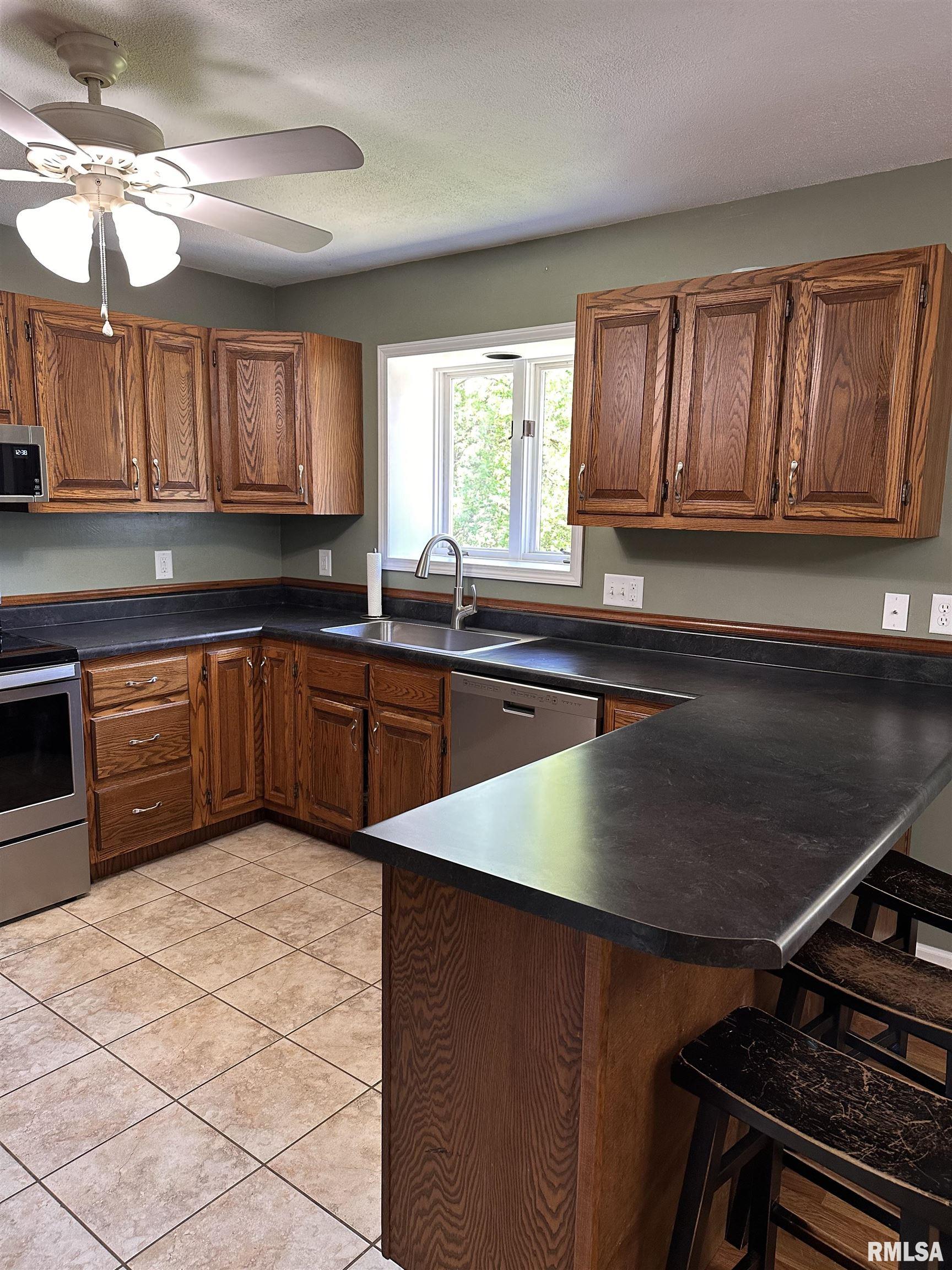 5915 Long Creek Drive Rochester, IL 62563 - Photo 10 of 38