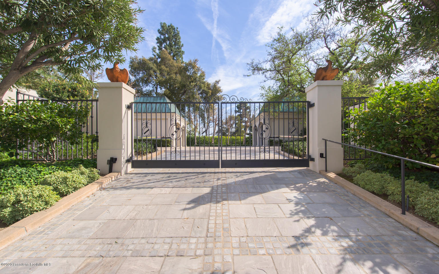 988 Buckingham Place Pasadena, CA 91105 - Photo 4 of 38 a view of a park with a large trees