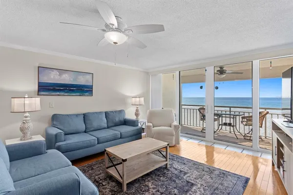 $4,400 | 2900 Gulf Boulevard, Unit 211, Belleair Beach, FL 33786