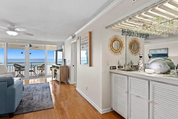 $4,400 | 2900 Gulf Boulevard, Unit 211, Belleair Beach, FL 33786