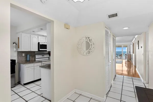 $4,400 | 2900 Gulf Boulevard, Unit 211, Belleair Beach, FL 33786