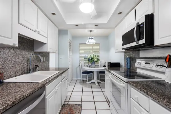 $4,400 | 2900 Gulf Boulevard, Unit 211, Belleair Beach, FL 33786