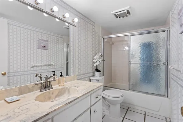 $4,400 | 2900 Gulf Boulevard, Unit 211, Belleair Beach, FL 33786