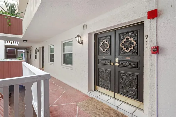 $4,400 | 2900 Gulf Boulevard, Unit 211, Belleair Beach, FL 33786