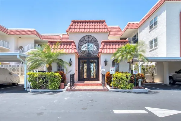 $4,400 | 2900 Gulf Boulevard, Unit 211, Belleair Beach, FL 33786