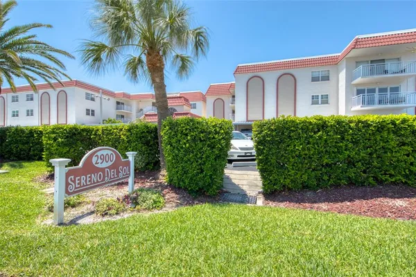 $4,400 | 2900 Gulf Boulevard, Unit 211, Belleair Beach, FL 33786