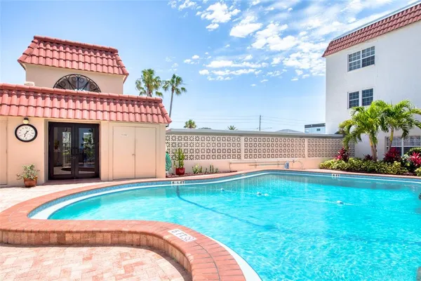 $4,400 | 2900 Gulf Boulevard, Unit 211, Belleair Beach, FL 33786