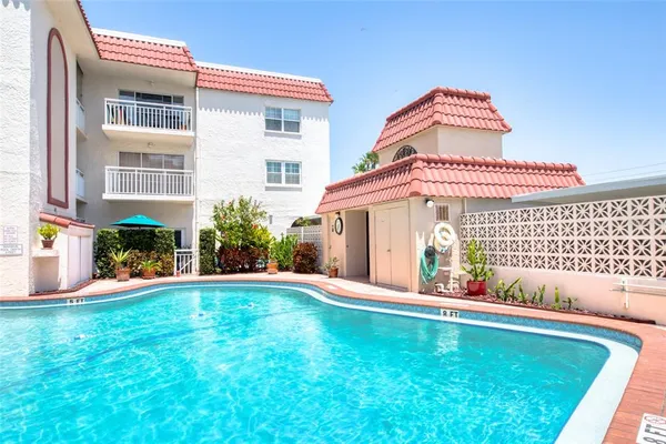 $4,400 | 2900 Gulf Boulevard, Unit 211, Belleair Beach, FL 33786