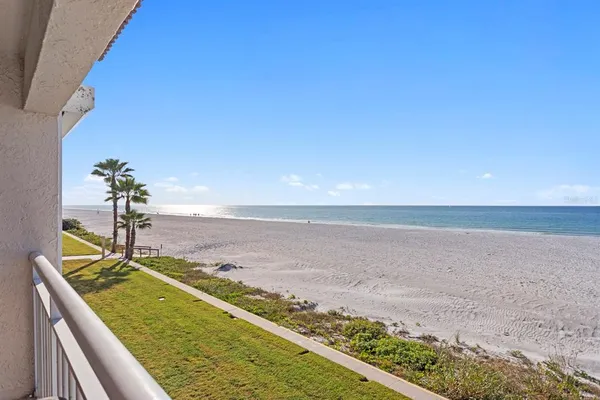 $4,400 | 2900 Gulf Boulevard, Unit 211, Belleair Beach, FL 33786