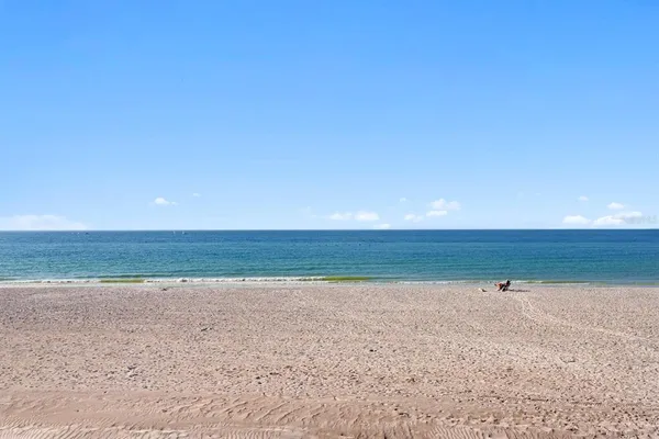 $4,400 | 2900 Gulf Boulevard, Unit 211, Belleair Beach, FL 33786