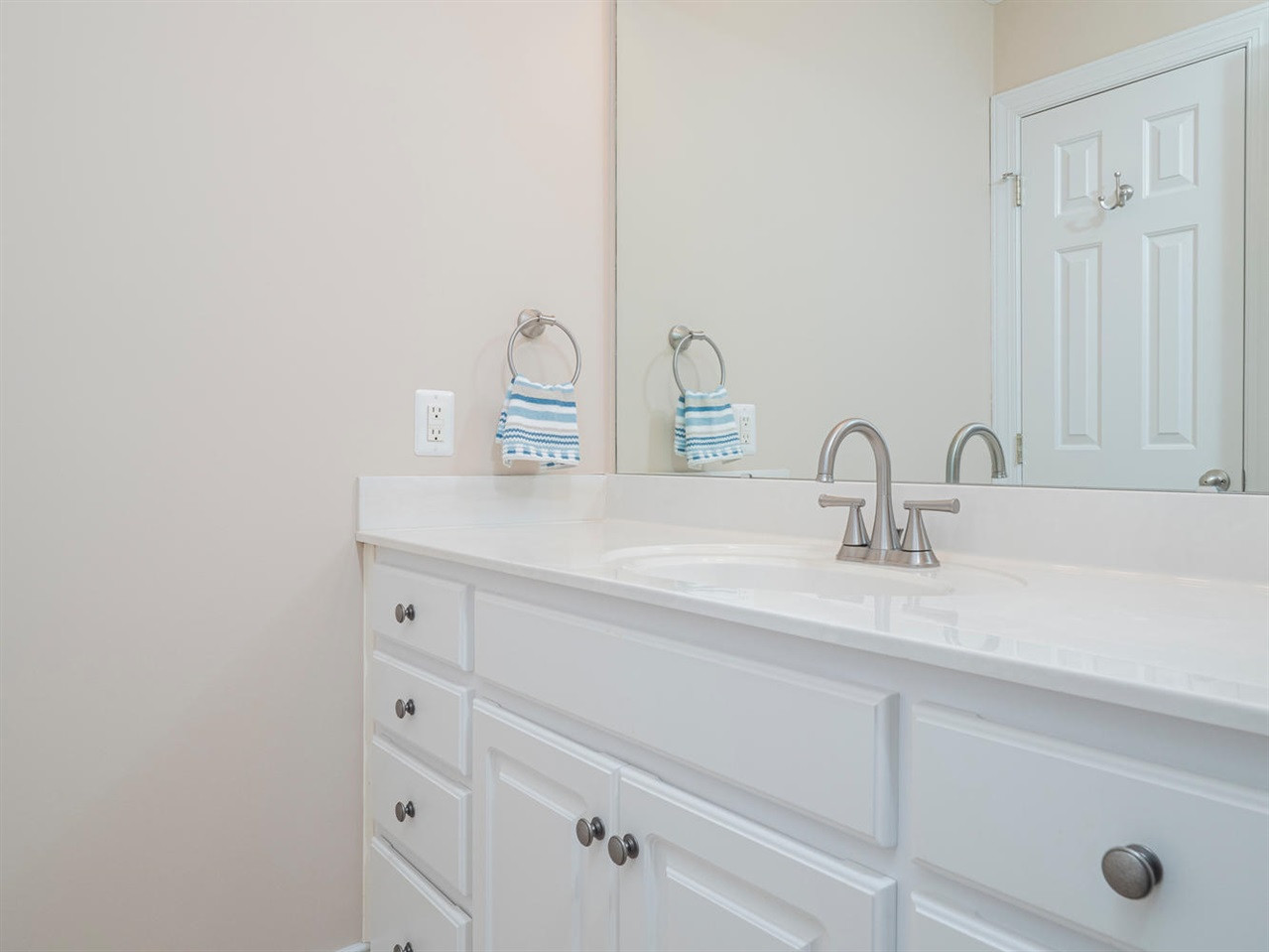 206 Chiselhurst Way Cary, NC 27513 - Photo 27 of 30 Bathroom