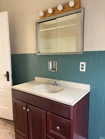 $1,400 | 1702 Crescent Avenue, Fort Wayne, IN 46805