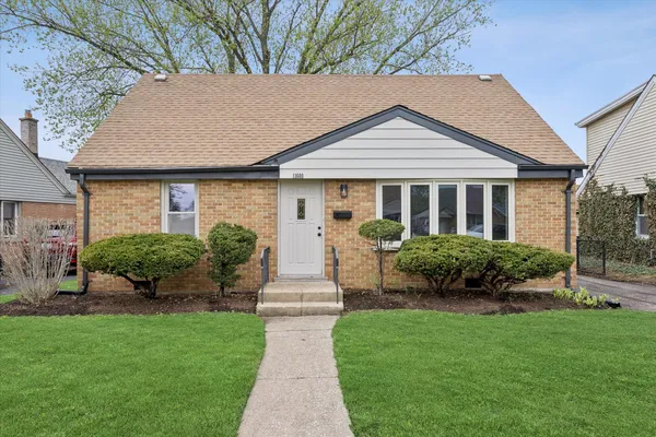 $299,900 | 11600 South Kolmar Avenue, Alsip, IL 60803