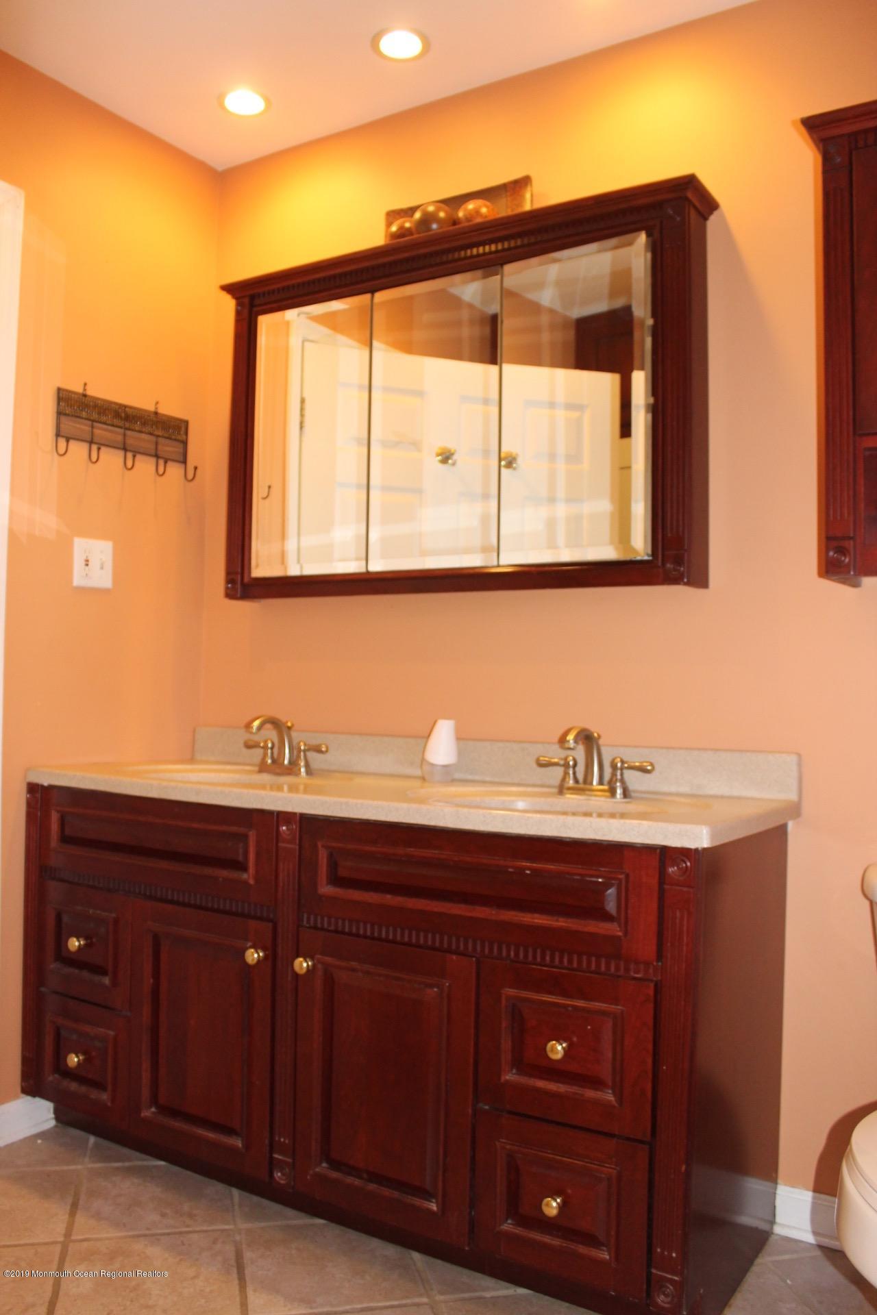 205 West Millstream Road Cream Ridge, NJ 08514 - Photo 18 of 23 IMG_4206