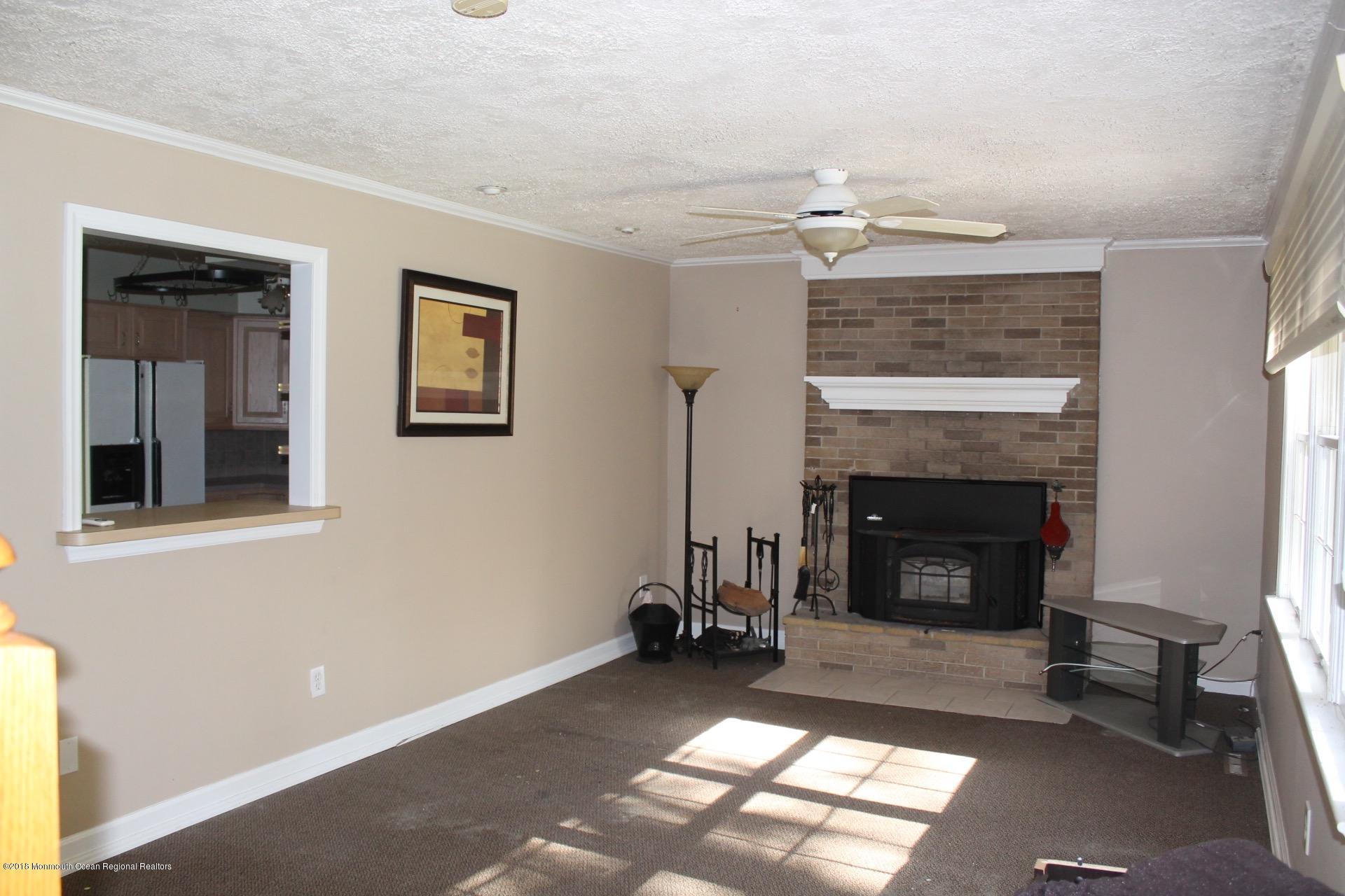 205 West Millstream Road Cream Ridge, NJ 08514 - Photo 8 of 23 IMG_4154