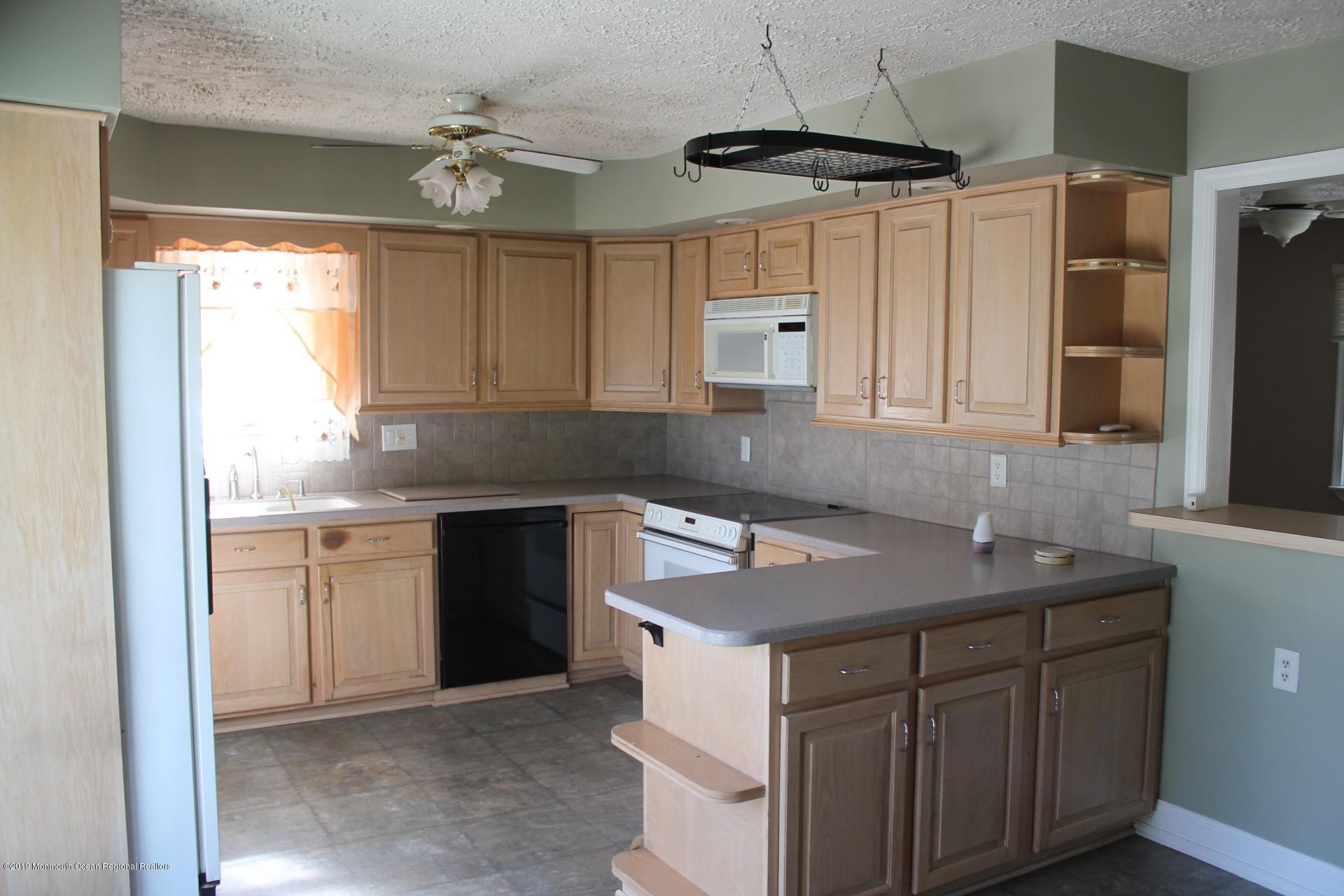 205 West Millstream Road Cream Ridge, NJ 08514 - Photo 10 of 23 IMG_4204