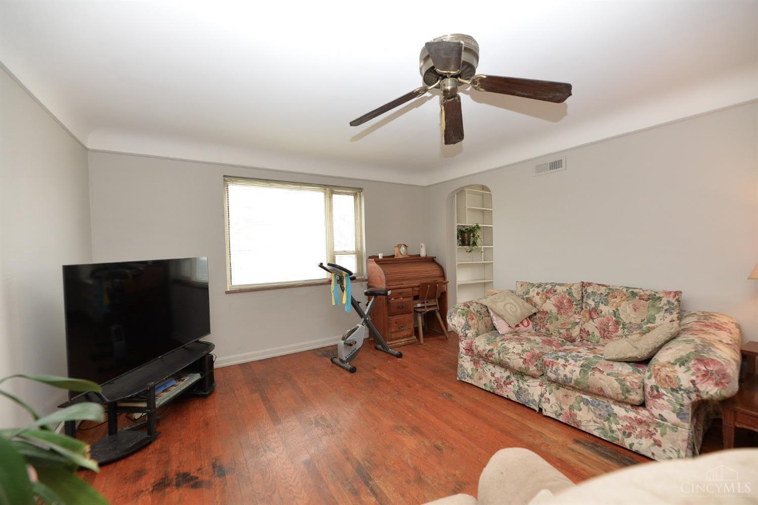 6801 Plainfield Road Silverton, OH 45236 - Photo 23 of 50