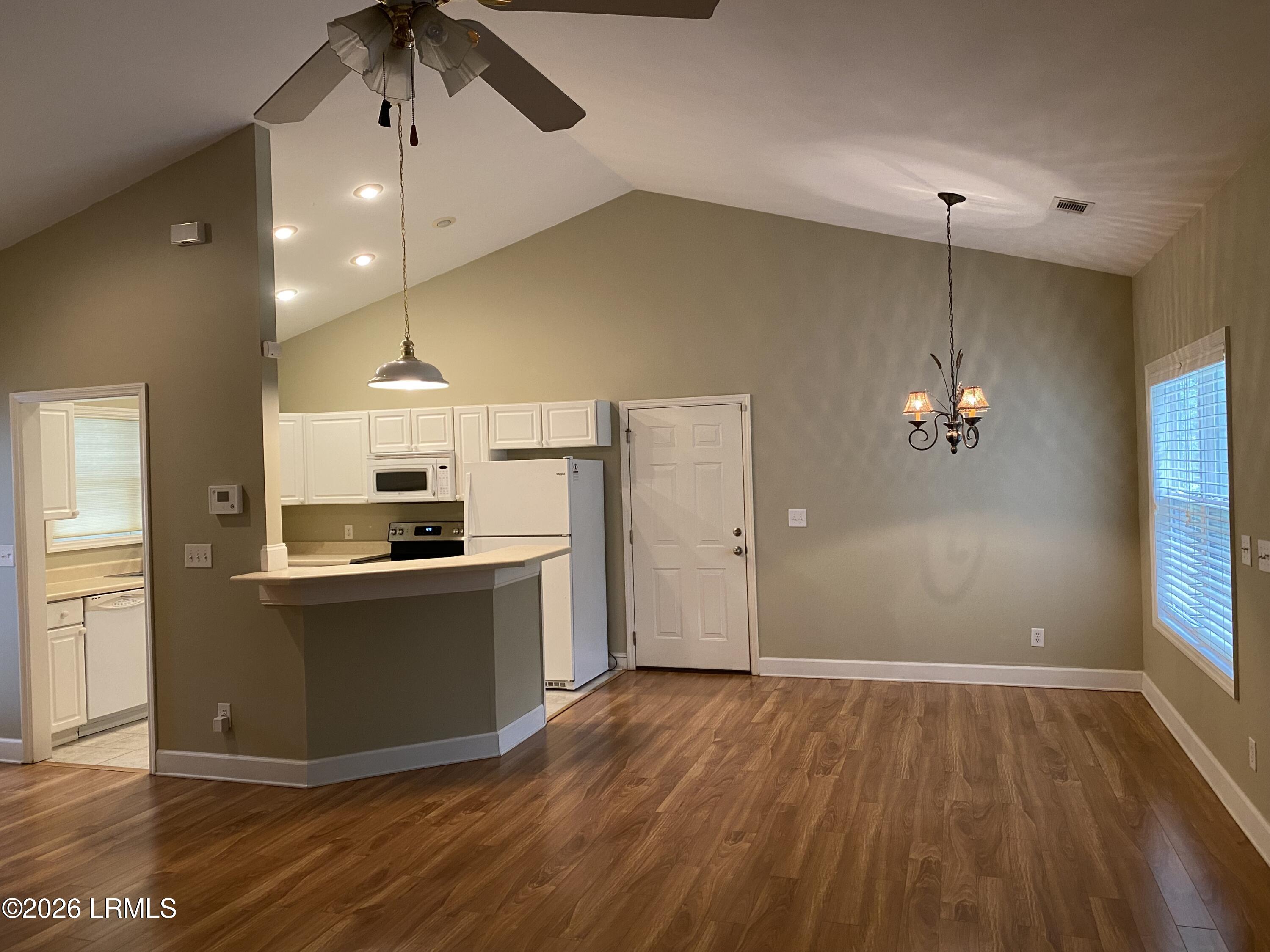 10 Sheppard Road Beaufort, SC 29907 - Photo 7 of 12 Dining / Kitchen