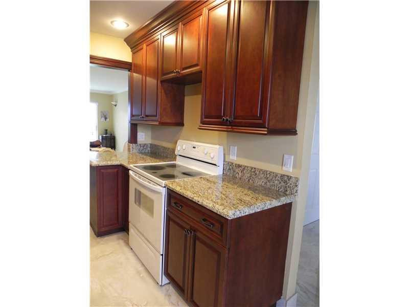 8642 Chevy Chase Drive, Unit 138 Boca Raton, FL 33433 - Photo 5 of 18 Kitchen