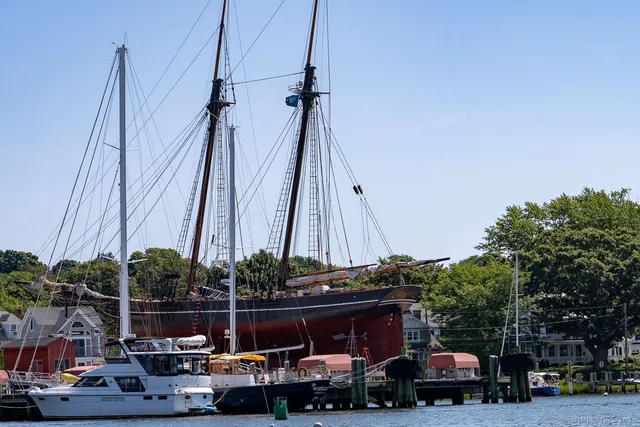 $2,200 | 4 Coburn Avenue, Stonington, CT 06355