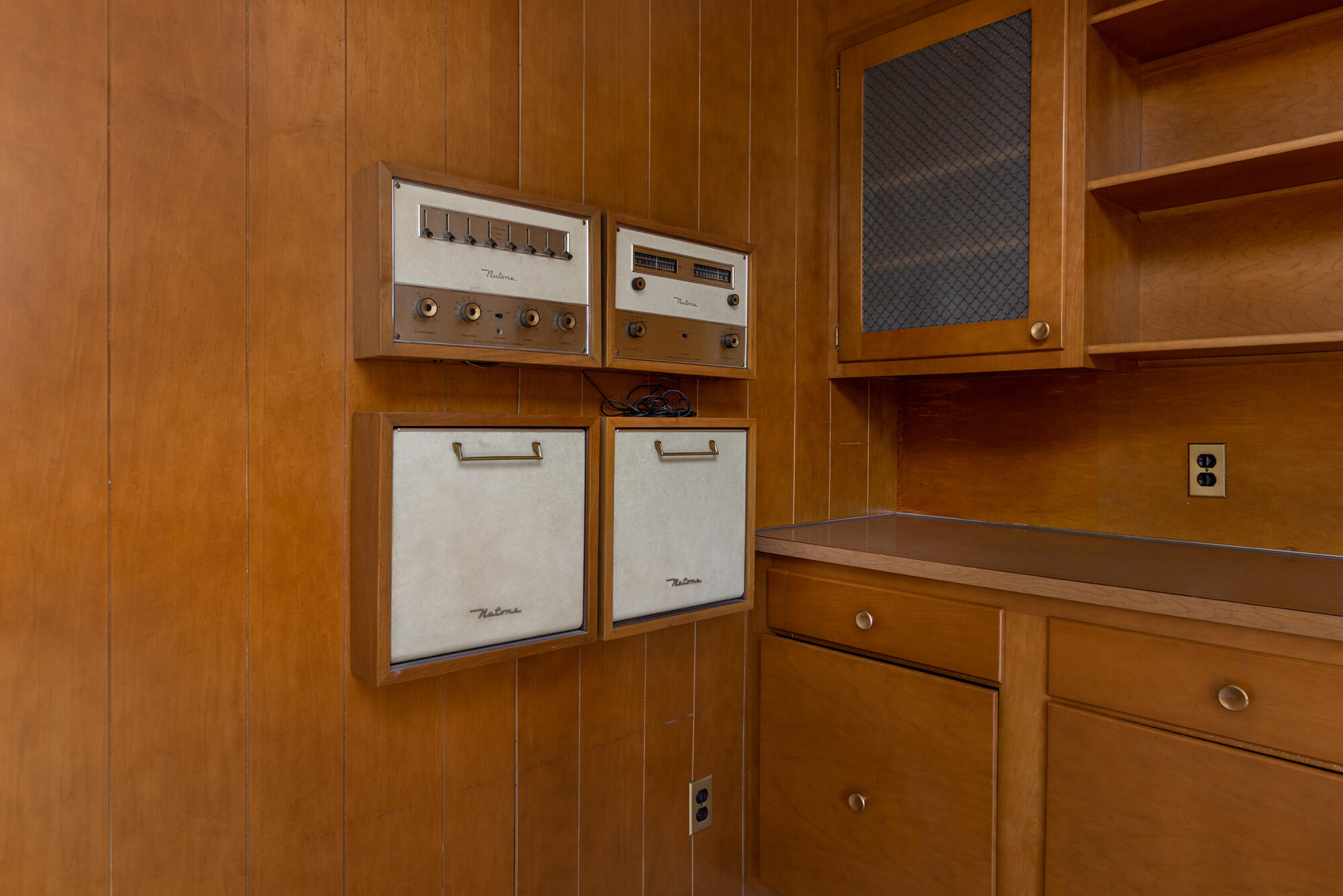 18 Pya Road Portland, ME 04103 - Photo 15 of 58 Vintage Sound system