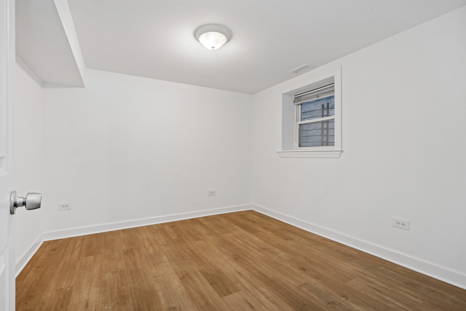 1734 West Erie Street, Unit G Chicago, IL 60622 - Photo 15 of 18 an empty room with a workbench