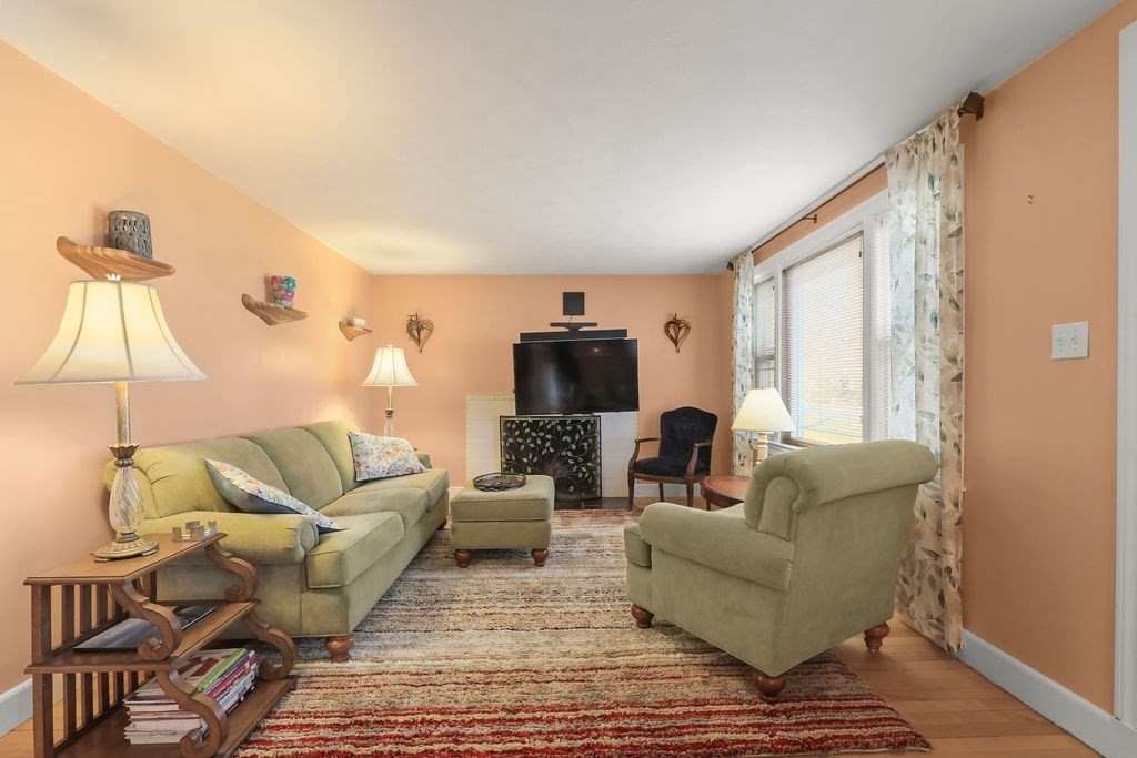 701 Greendale Avenue Needham, MA 02492 - Photo 5 of 15