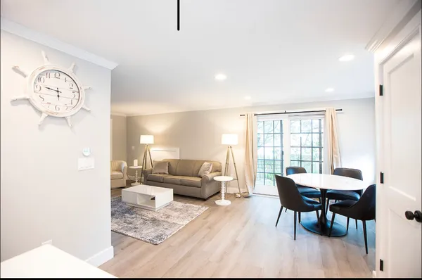 $1,950,000 | 20 B Miacomet Avenue, Unit B, Nantucket, MA 02554