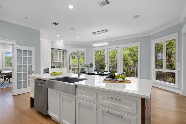 a kitchen that has a sink and cabinets