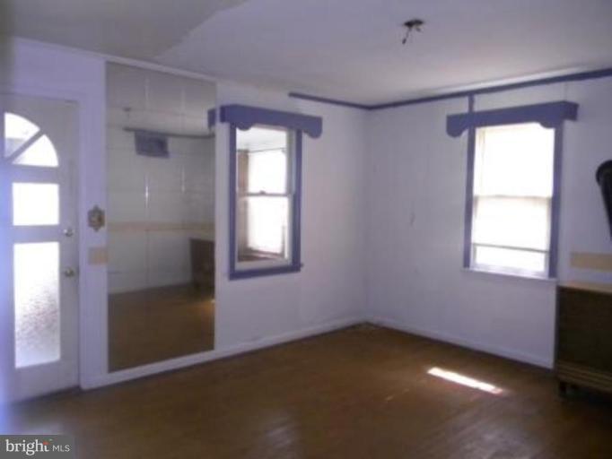 21182 Spring Cove Road Rock Hall, MD 21661 - Photo 11 of 14 Living Room
