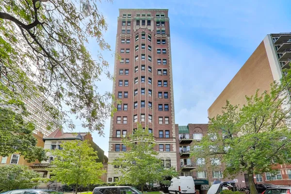 $2,000 | 431 West Oakdale Avenue, Unit 1C, Chicago, IL 60657