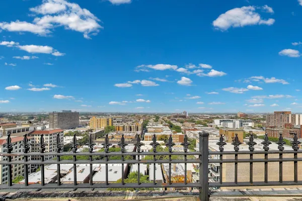 $2,000 | 431 West Oakdale Avenue, Unit 1C, Chicago, IL 60657