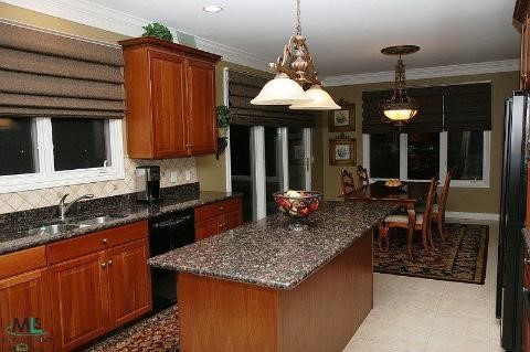587 Parkland Rochester, MI 48307 - Photo 8 of 9 844617-7.JPG