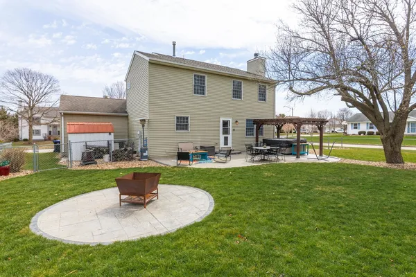 $329,900 | 1418 Mill Creek Road, Bloomington, IL 61704