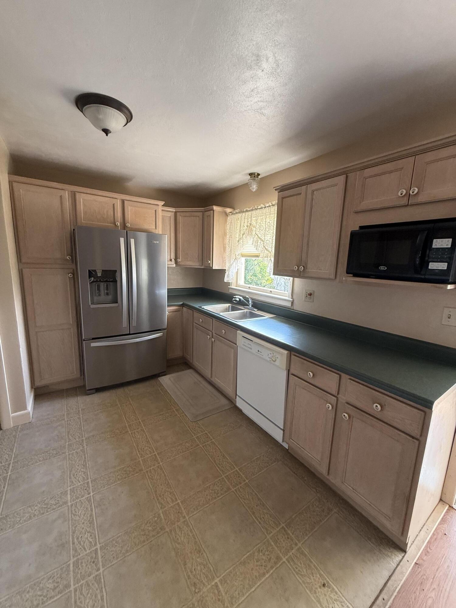 1250 Blacksburg Road Fincastle, VA 24090 - Photo 3 of 21 IMG_1530