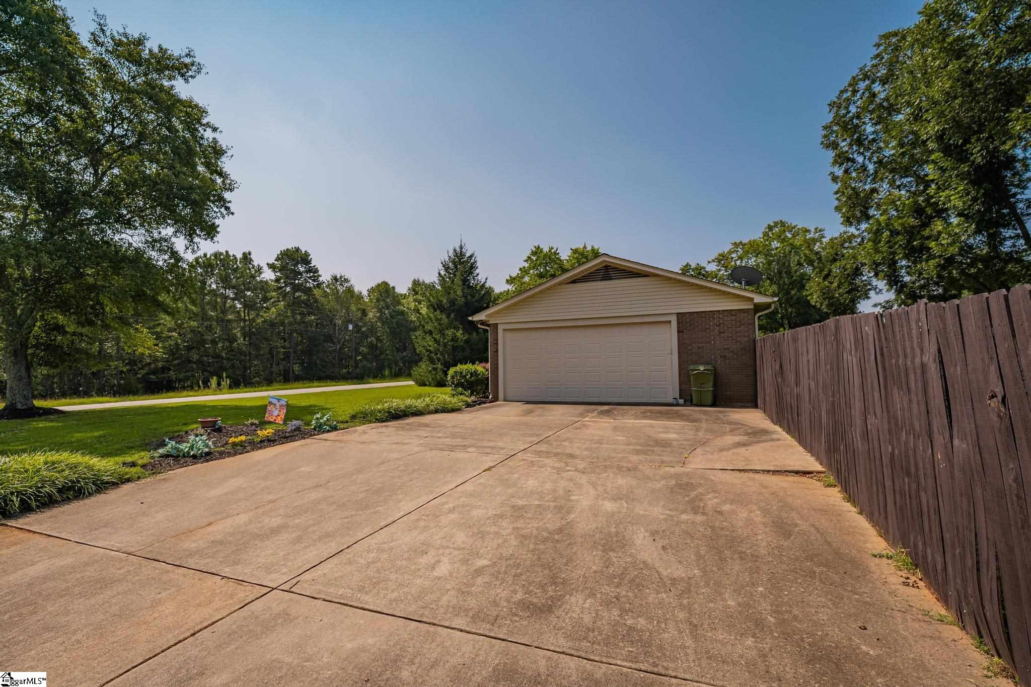 700 South Danzler Road Duncan, SC 29334 - Photo 4 of 36