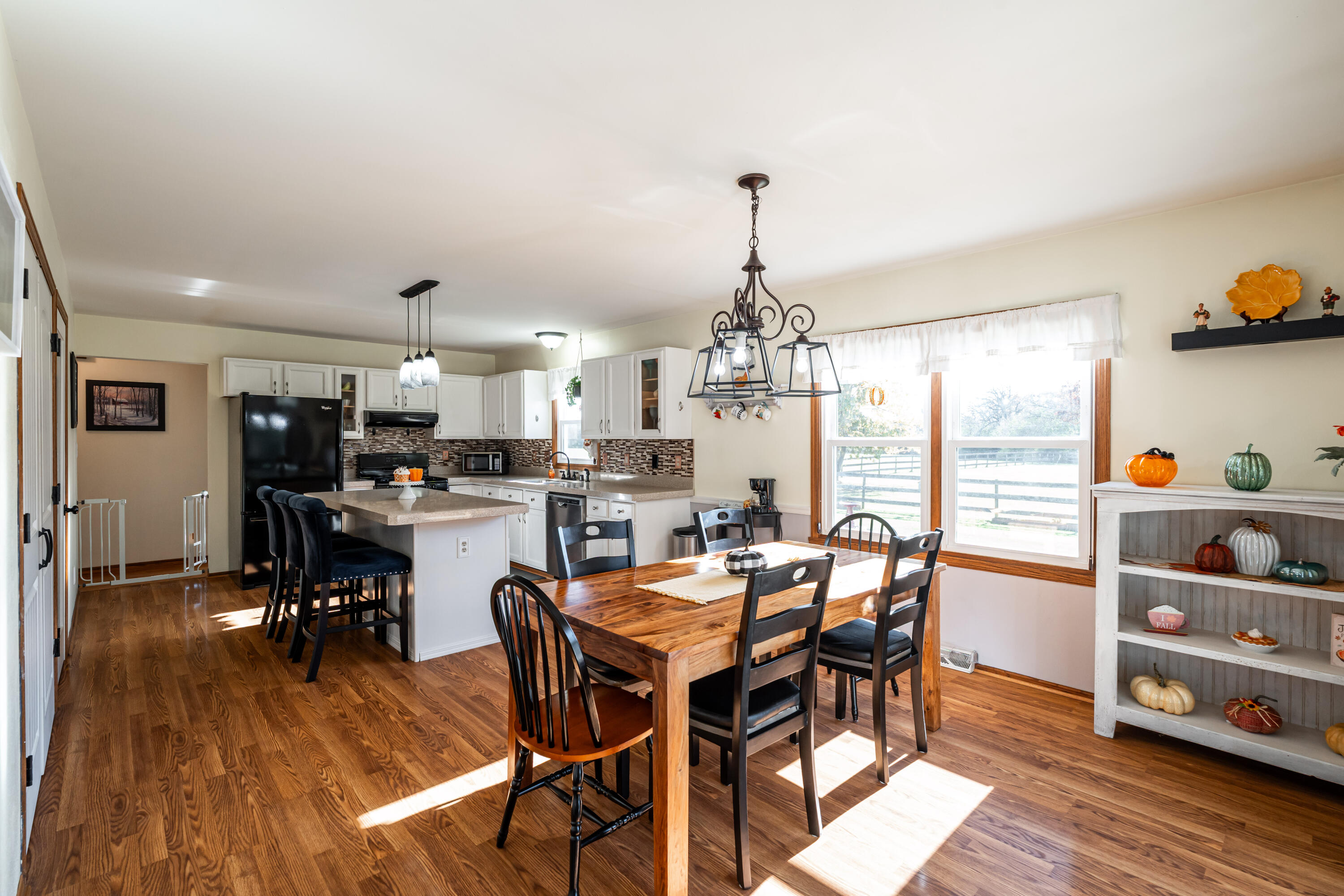 S102-w32709 County Road East Mukwonago, WI 53149 - Photo 23 of 44 Dining/Kitchen
