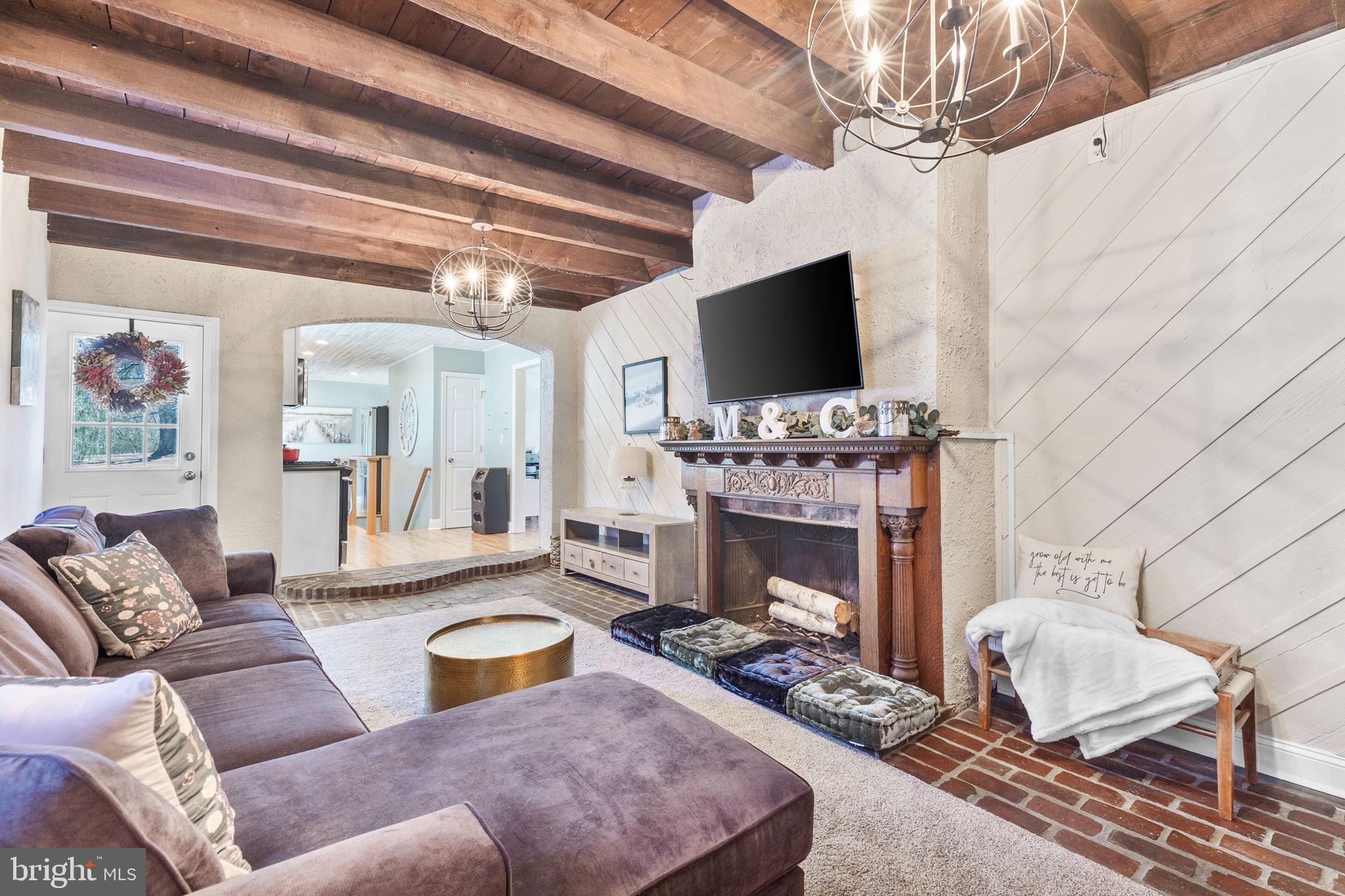 1501 Valley Road Wilmington, DE 19810 - Photo 11 of 29 Exposed beams