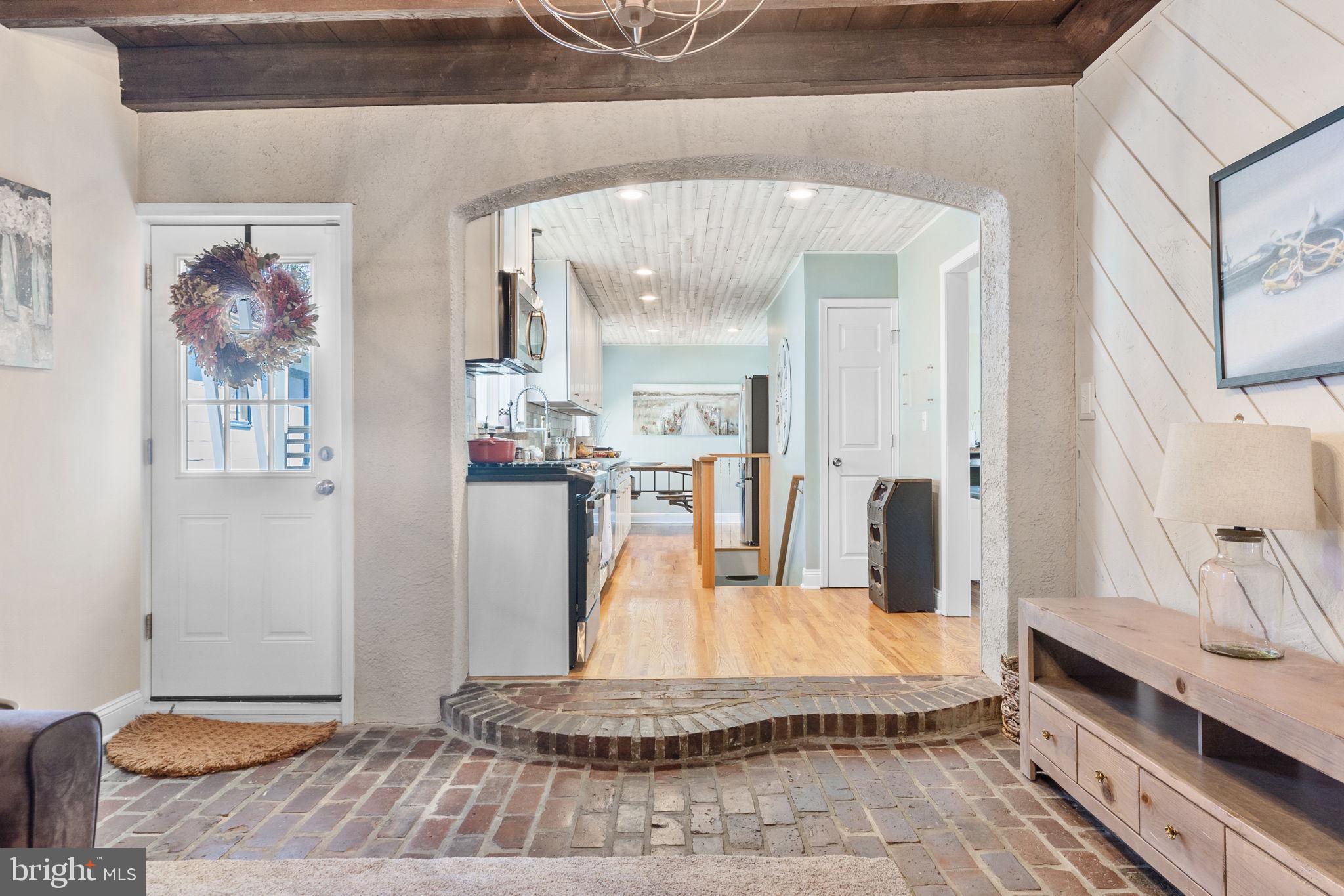 1501 Valley Road Wilmington, DE 19810 - Photo 10 of 29 Unique and cozy family room next to kitchen